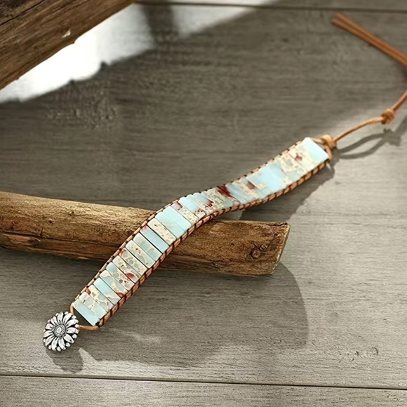 Square stone beaded bracelet flower detail - Picture 1 of 5